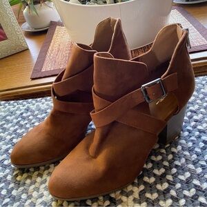 NWOT Brown suede look short boots​​​​​​​​​​​​​​​​​​